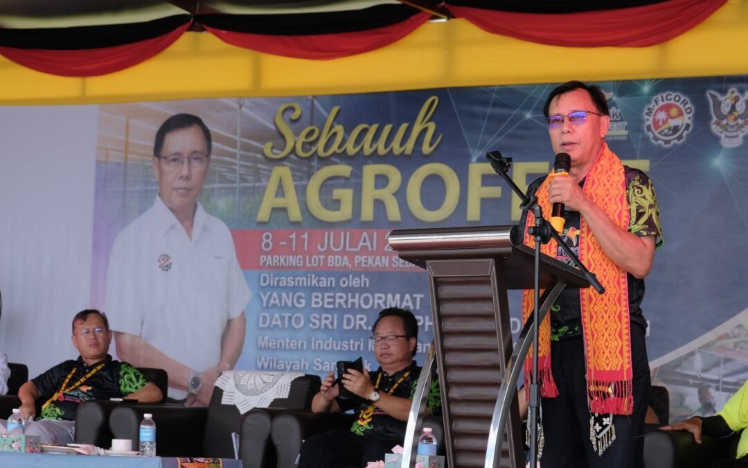 Minister Dr Stephen Rundi Utom inaugurates Sebauh Agrofest 2023 in Bintulu.